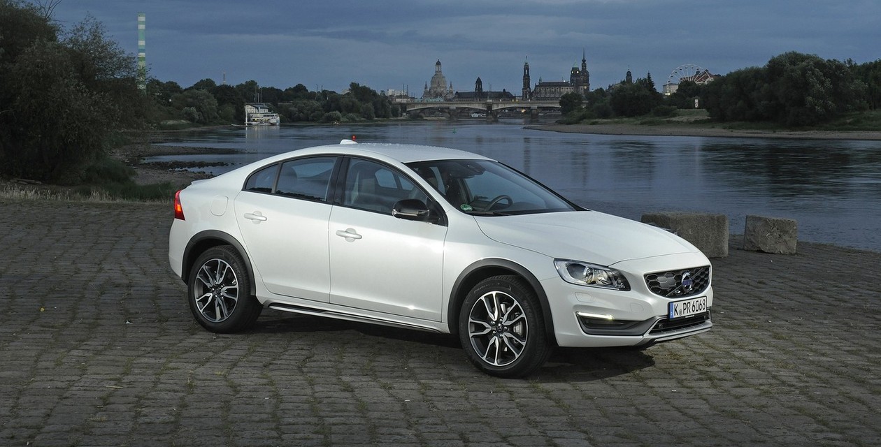 Новый Volvo S60 Cross Country седан 2024 года в Тольятти, комплектации и  отзывы