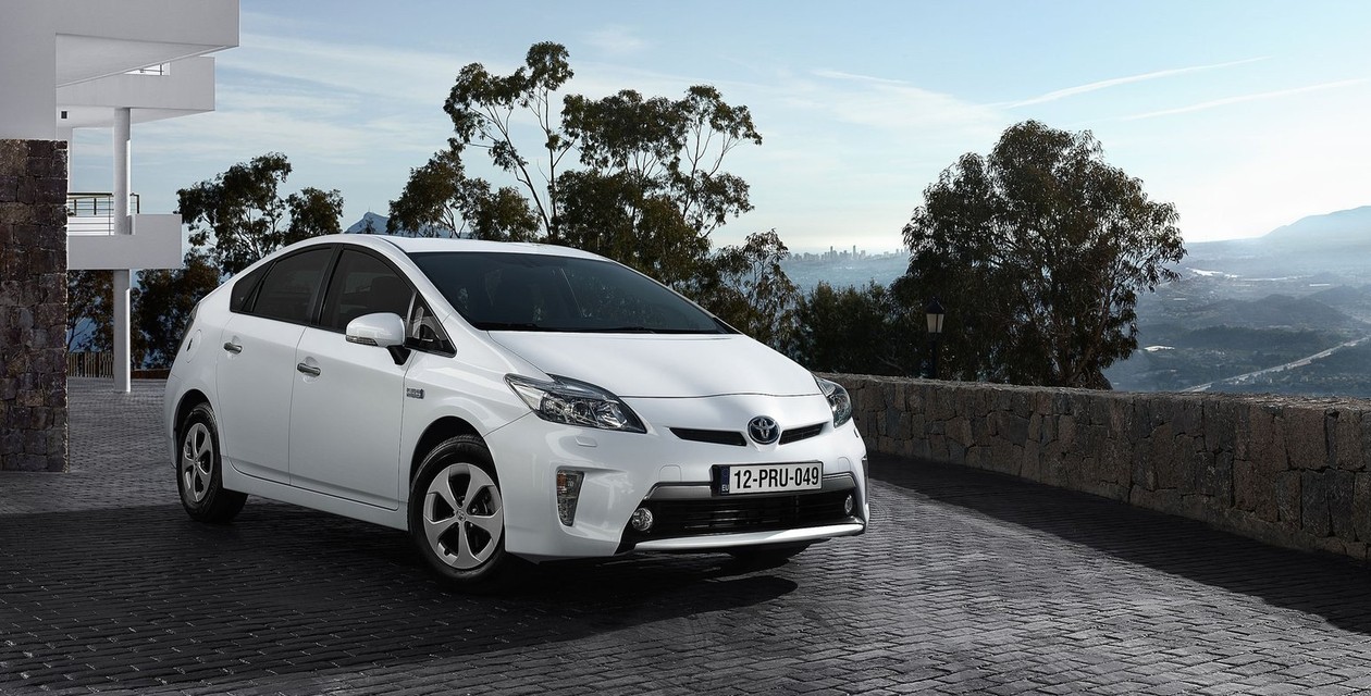 Реальные отзывы Toyota Prius хэтчбек 5 дв 2021 года