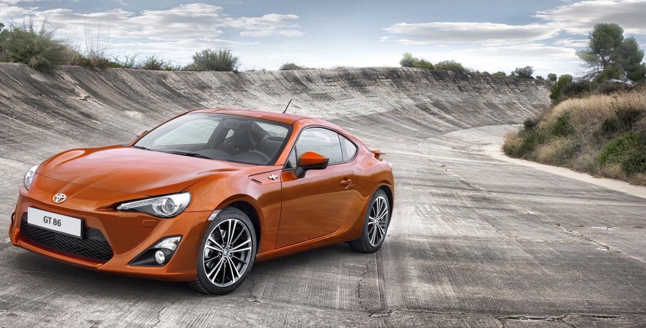 Новый Toyota GT86 купе 2024 года в Мурманске, комплектации и отзывы