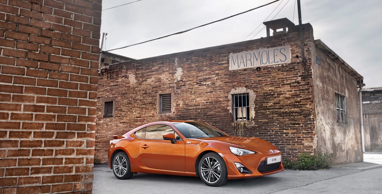 Новый Toyota GT86 купе 2024 года в Мурманске, комплектации и отзывы