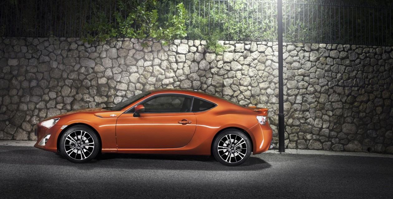 Новый Toyota GT86 купе 2024 года в Мурманске, комплектации и отзывы