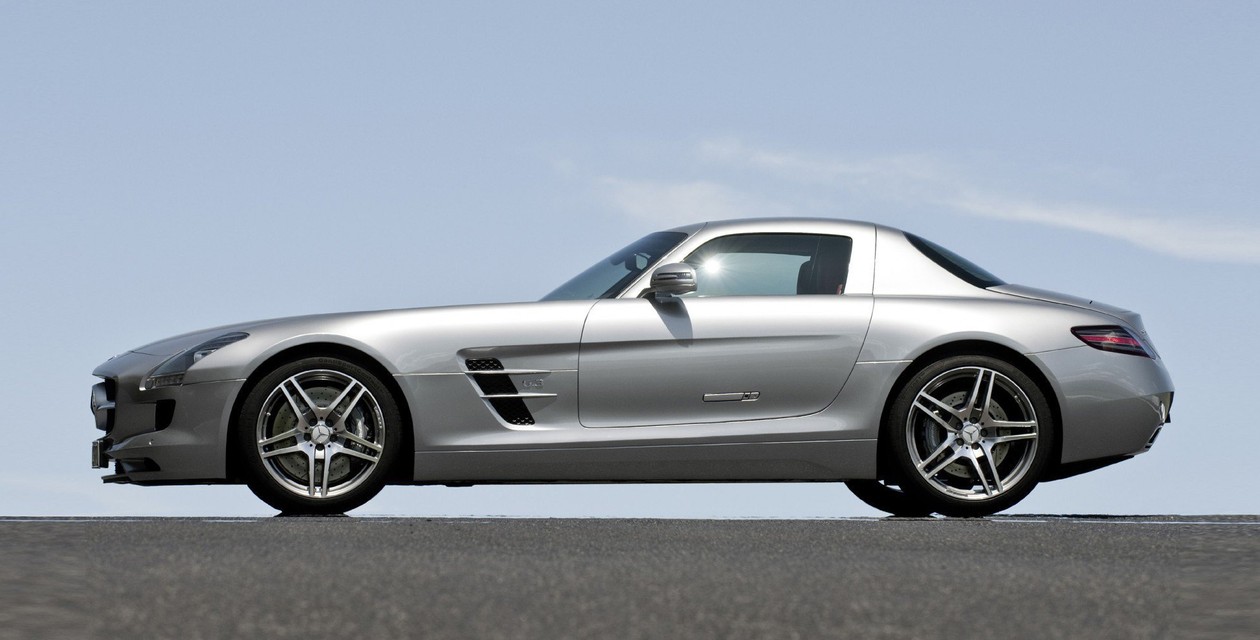 Новый Mercedes-Benz SLS AMG купе 2024 года в Сыктывкаре, комплектации и  отзывы