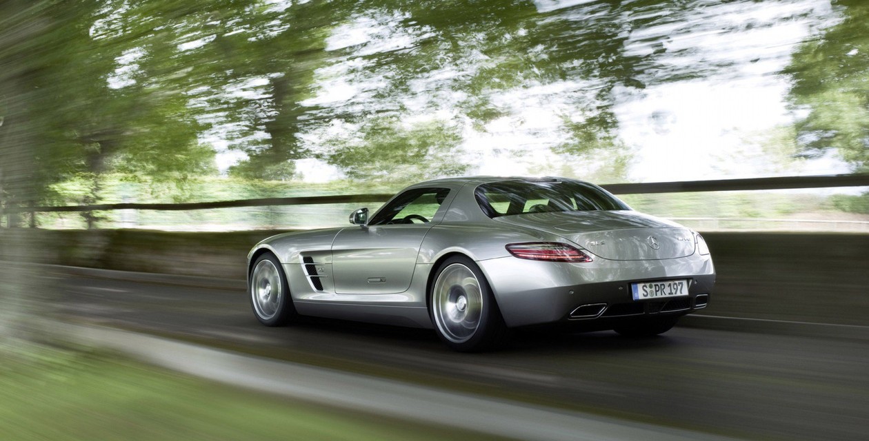 Новый Mercedes-Benz SLS AMG купе 2024 года в Сыктывкаре, комплектации и  отзывы